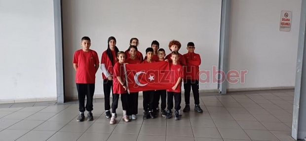 Karapürçek judo Takımı Bulgaristan'a gitti