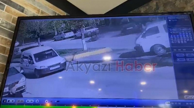 Motosikletlinin sürüklendiği kaza kamerada