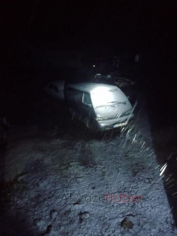Akyazı'ya mevsimin ilk karı düştü