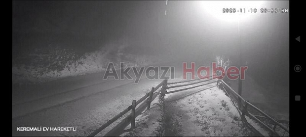 Akyazı'ya mevsimin ilk karı düştü