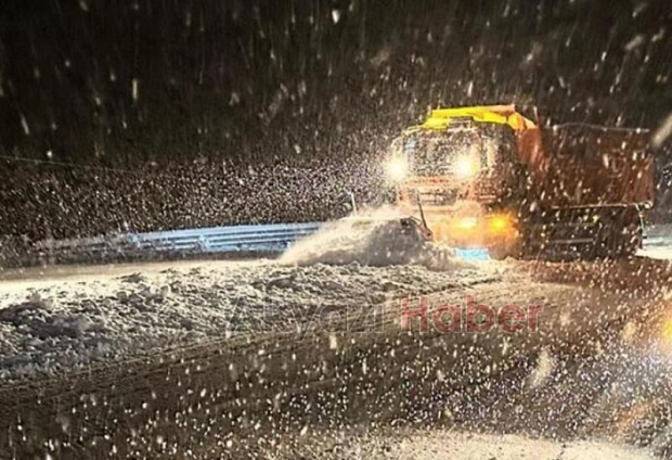 Hendek-Kocaali yolu kar nedeniyle kapandı