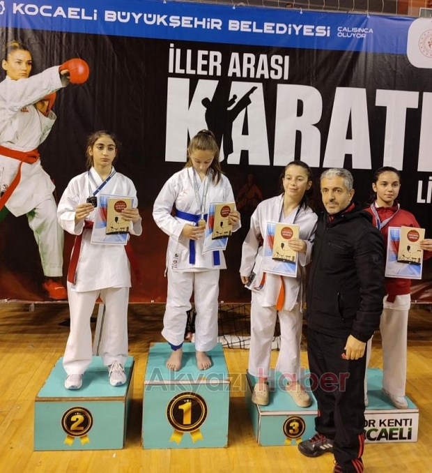 Akyazı karateciler turnuvada 3 madalya aldı