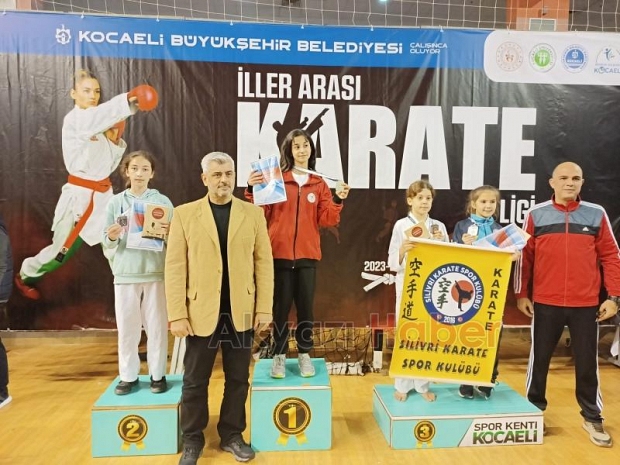 Akyazı karateciler turnuvada 3 madalya aldı