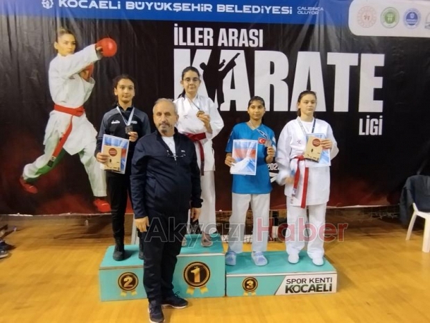 Akyazı karateciler turnuvada 3 madalya aldı