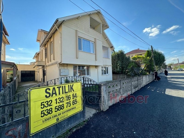 Merkezde, Değerli Konumda 3 Katlı Müstakil Ev!