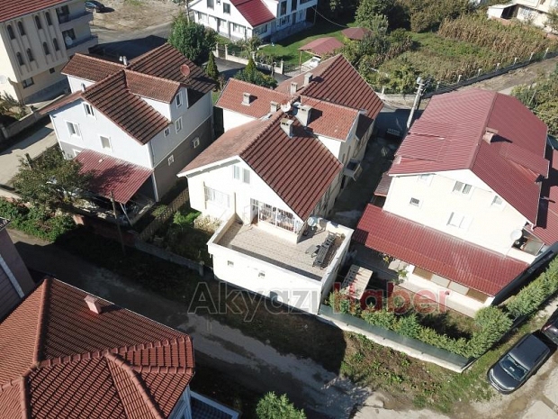 Merkezde, Değerli Konumda 3 Katlı Müstakil Ev!