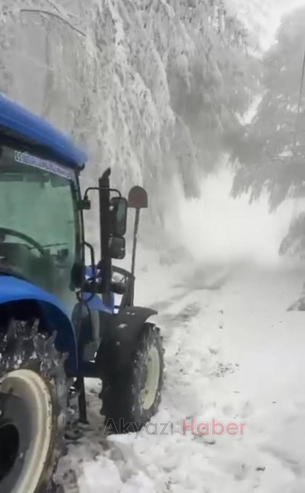 Güzlek'te muhtar yolları açtı, araçları kurtardı