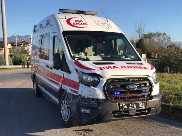 Hasta taşıyan ambulans kaz ayaptı
