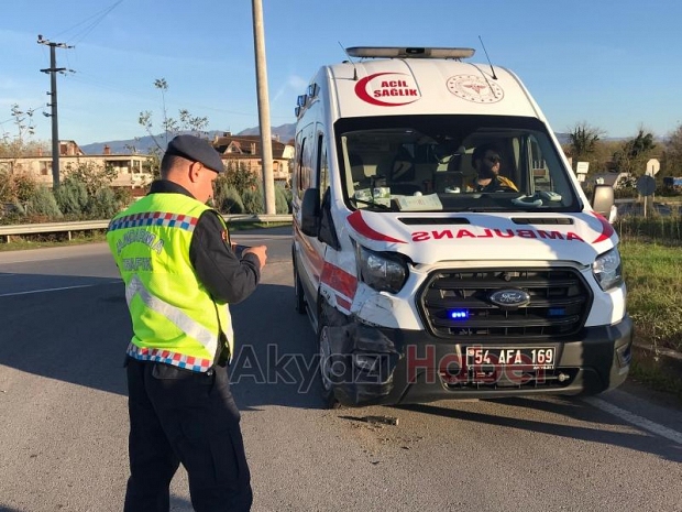 Hasta taşıyan ambulans kaz ayaptı