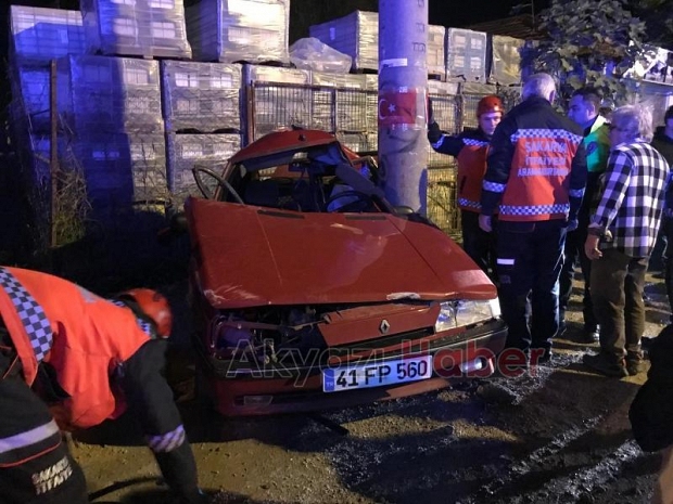 Akyazıda feci kaza sürücü öldü