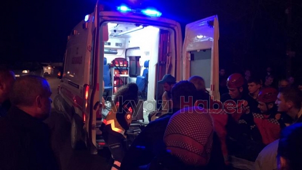 Akyazıda feci kaza sürücü öldü