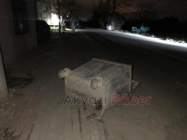 Fırtına Akyazıyı yıkıp geçti