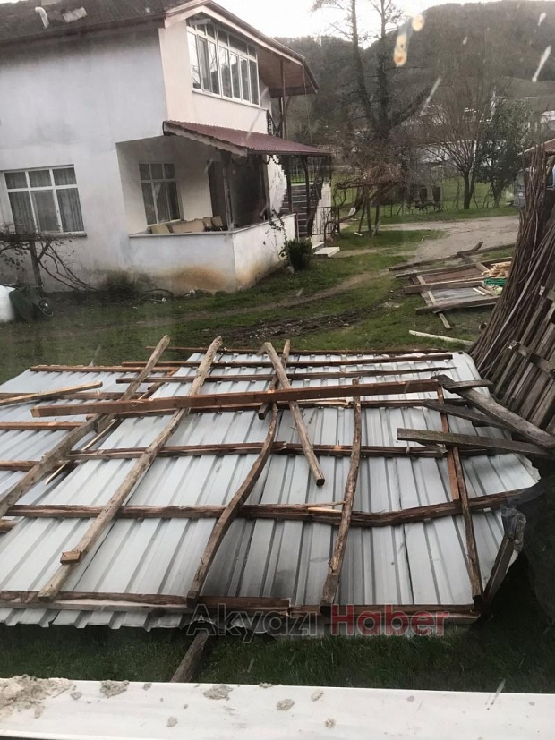 Fırtına Akyazıyı yıkıp geçti