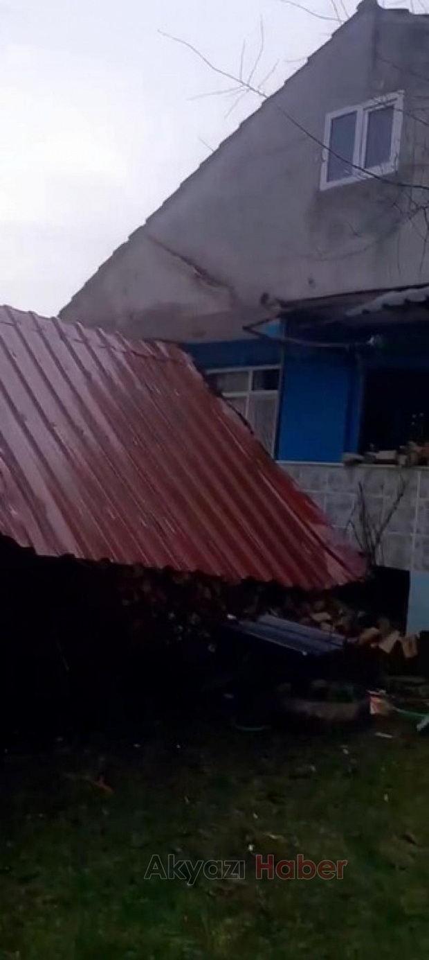 Fırtına balkonun çatısını devirdi