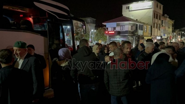 Akyazıda umre kafilesi dualarla uğurlandı