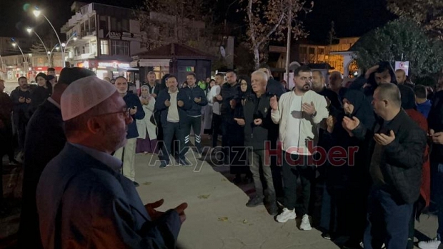 Akyazıda umre kafilesi dualarla uğurlandı