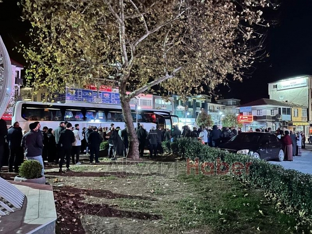 Akyazıda umre kafilesi dualarla uğurlandı