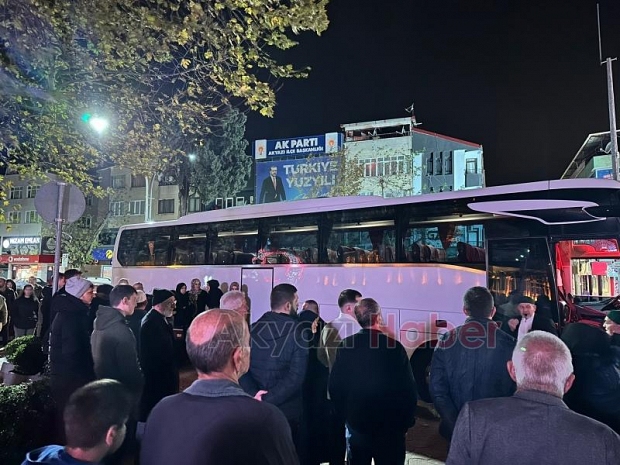 Akyazıda umre kafilesi dualarla uğurlandı