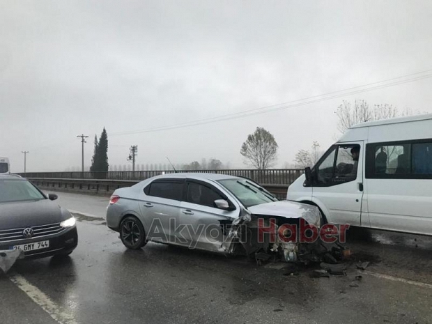 Mudurnu Köprüsünde feci kaza 3 yaralı