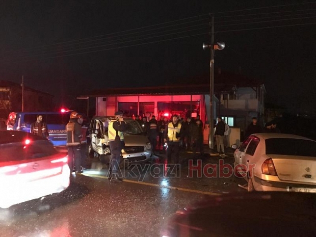Kuzuluk yolunda zincirleme kaza 4 yaralı