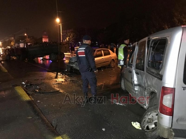 Kuzuluk yolunda zincirleme kaza 4 yaralı