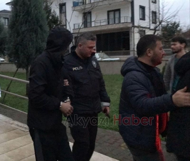 Akyazıda aranan 2 firari yakalandı