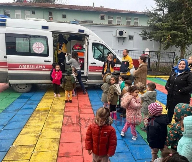 Cumhuriyet Anaokulu öğrencilerine ambulans tanıtıldı