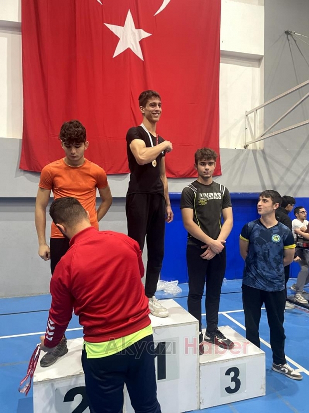 Akyazı İmam Hatip Lisesi öğrencisi birinci oldu