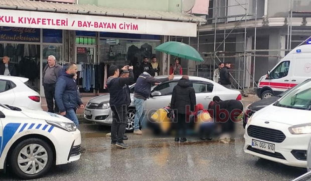 Motosiklet ile otomobil çarpıştı