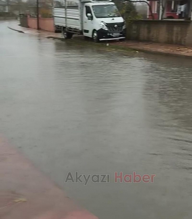 Yazıgürken'de cadde suyla doldu