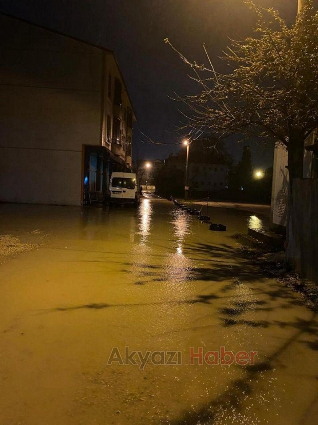 İnönü Mahallesinde sokaklar göle döndü