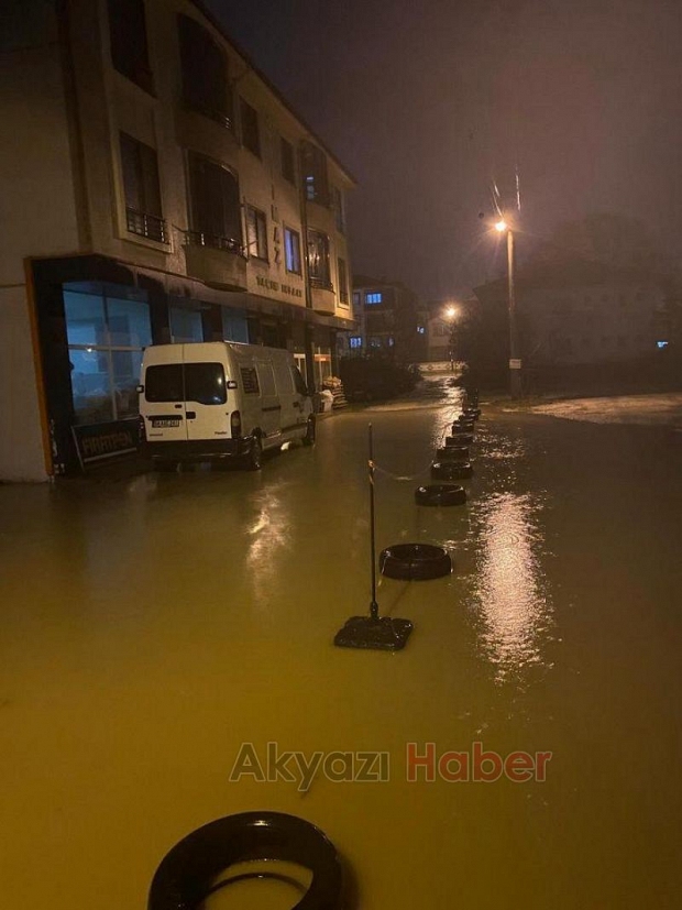 İnönü Mahallesinde sokaklar göle döndü