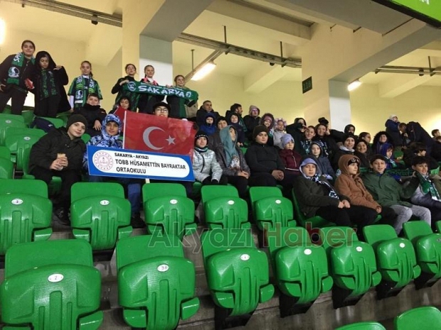 TOBB Hüsamettin Bayraktar Ortaokulu öğrencileri maçı izledi