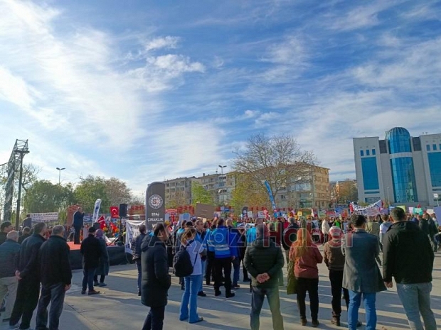 Staj ve çıraklık mağdurlarının mücadelesi sürüyor