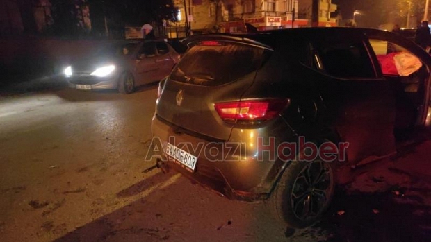 Otomobiller çarpıştı