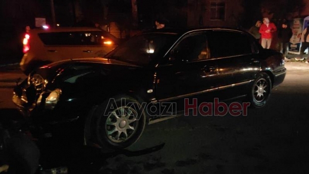 Otomobiller çarpıştı