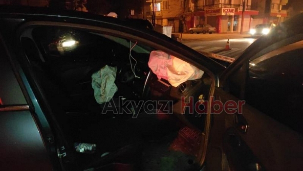 Otomobiller çarpıştı
