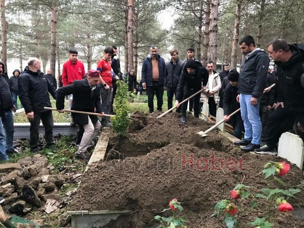 kaza kurbanı sürücü toprağa verildi