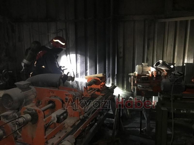Akyazı'da atölye yangını