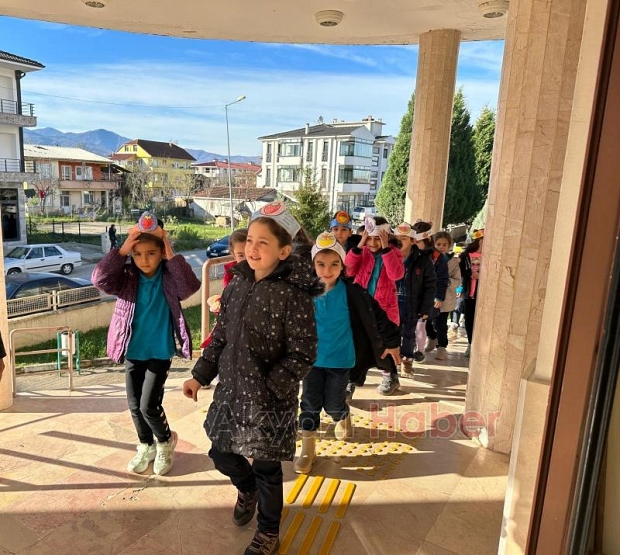Akyazı'da öğrenciler adliye sarayını gezdi
