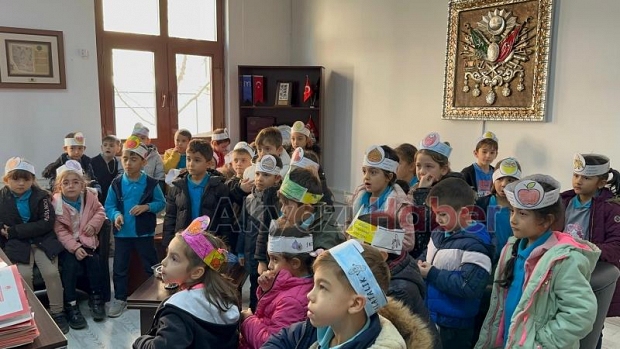 Akyazı'da öğrenciler adliye sarayını gezdi