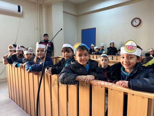 Akyazı'da öğrenciler adliye sarayını gezdi