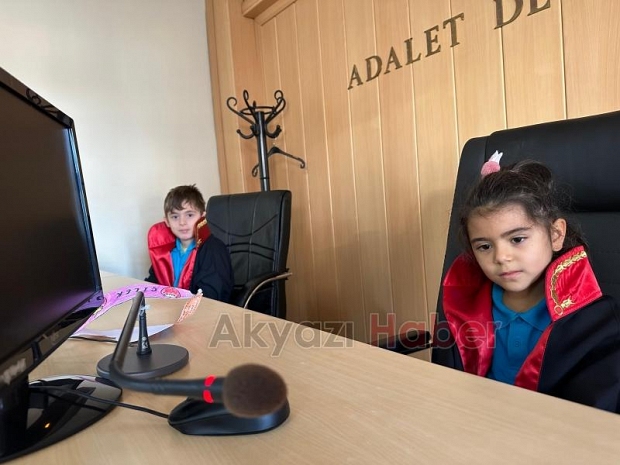 Akyazı'da öğrenciler adliye sarayını gezdi