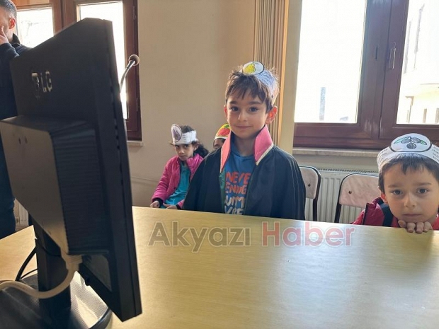 Akyazı'da öğrenciler adliye sarayını gezdi