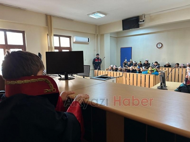 Akyazı'da öğrenciler adliye sarayını gezdi
