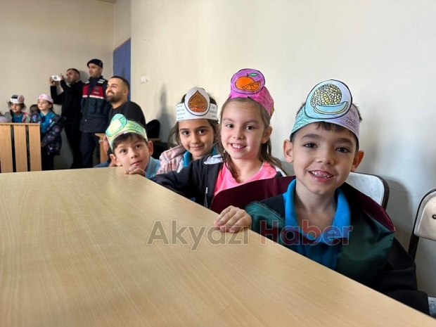 Akyazı'da öğrenciler adliye sarayını gezdi