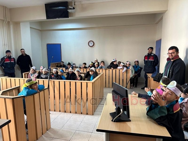 Akyazı'da öğrenciler adliye sarayını gezdi