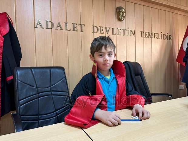 Akyazı'da öğrenciler adliye sarayını gezdi