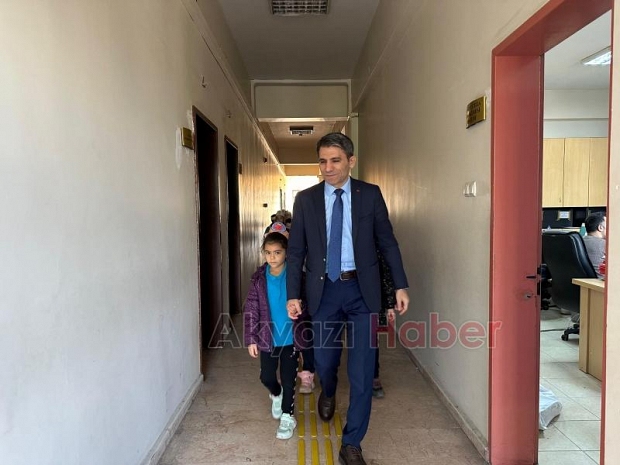 Akyazı'da öğrenciler adliye sarayını gezdi