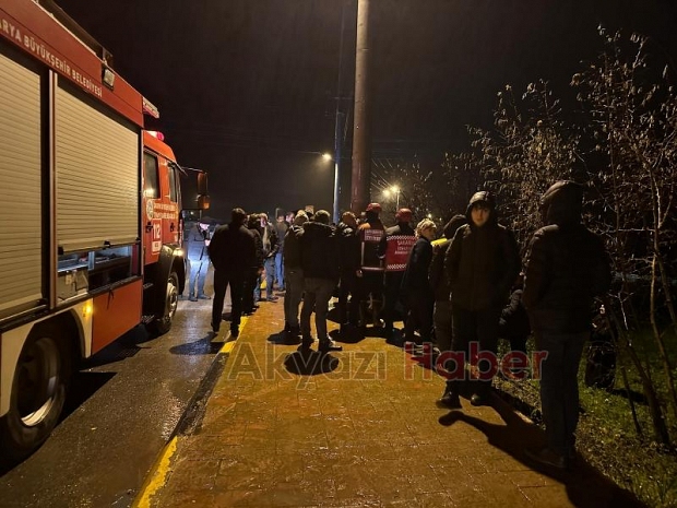 Pazarköy'de otomobil direğe çarptı: 4 yaralı